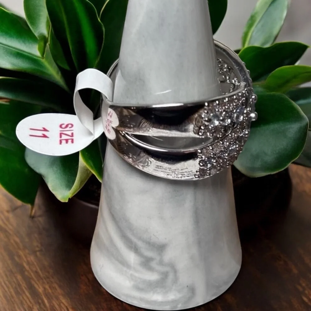 🩷🆕🩷Bomb Party Ring "All I Heart About"
Aquamarine Spinel Rhodium Silver Size 11 - Picture 4 of 5